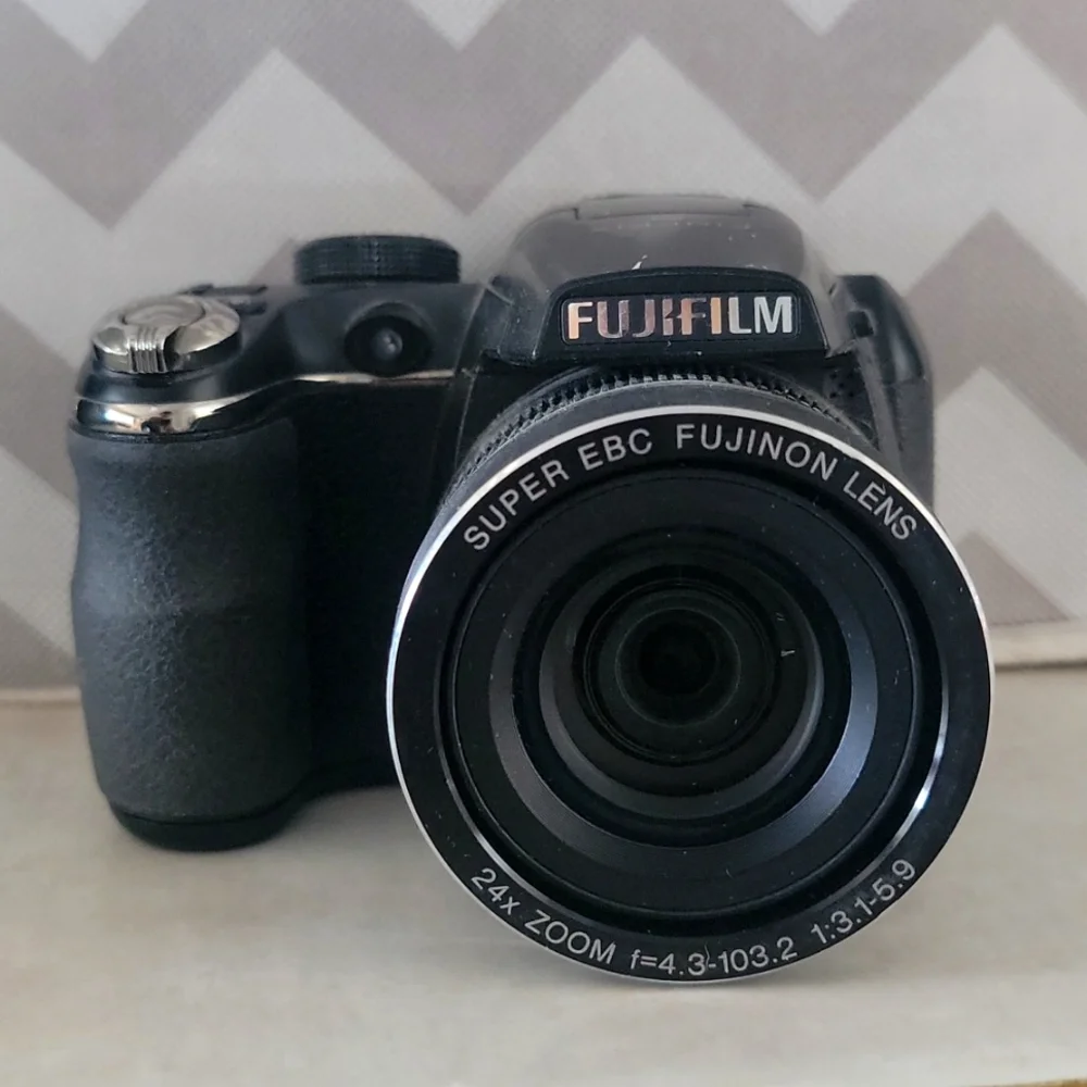 Fujifilm Finepix S 14mp with 24x zoom